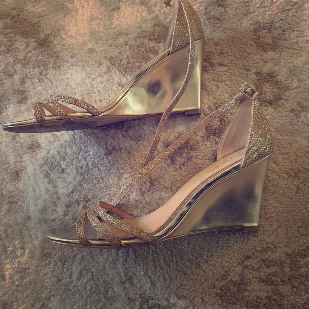 Jewel Badgley Mischka Gold Wedges Size 9